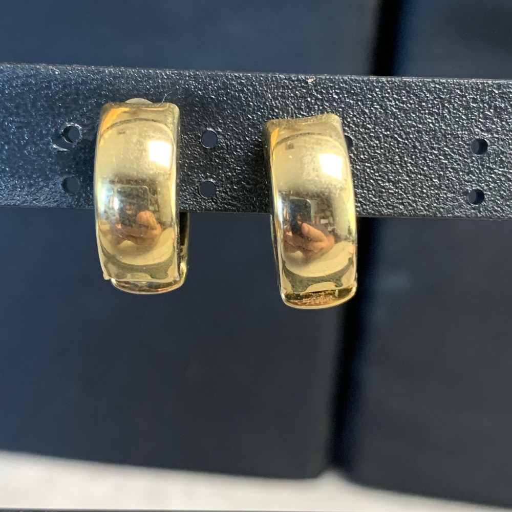 Gold Tone Chunky Huggie Hoop Clip On Earrings High Polish Hinge 4580
